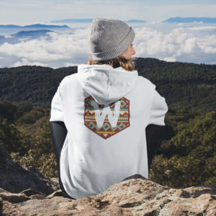 Coleccion de Sudaderas, Mochilas y Chanclas estilo Etnico para viajeros